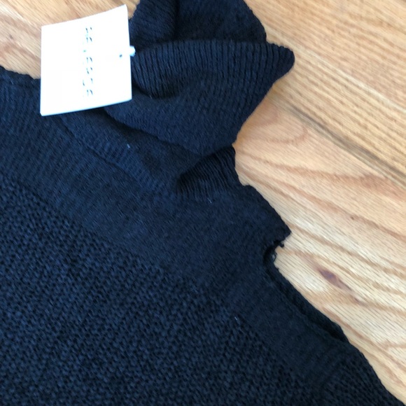 Reverse Turtleneck coldshoulder knit tunic sweater - Picture 2 of 7